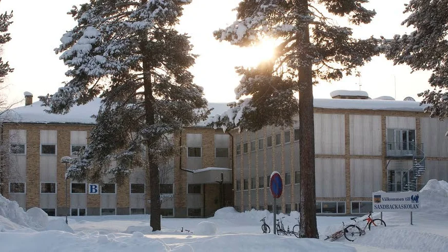 Sandbackaskolan i Arvidsjaur kommer enligt nuvarande siffror att göra ett överskott på 600?000 kronor. Men 2015 kan bli en utmaning för barn- och utbildningsnämnden.