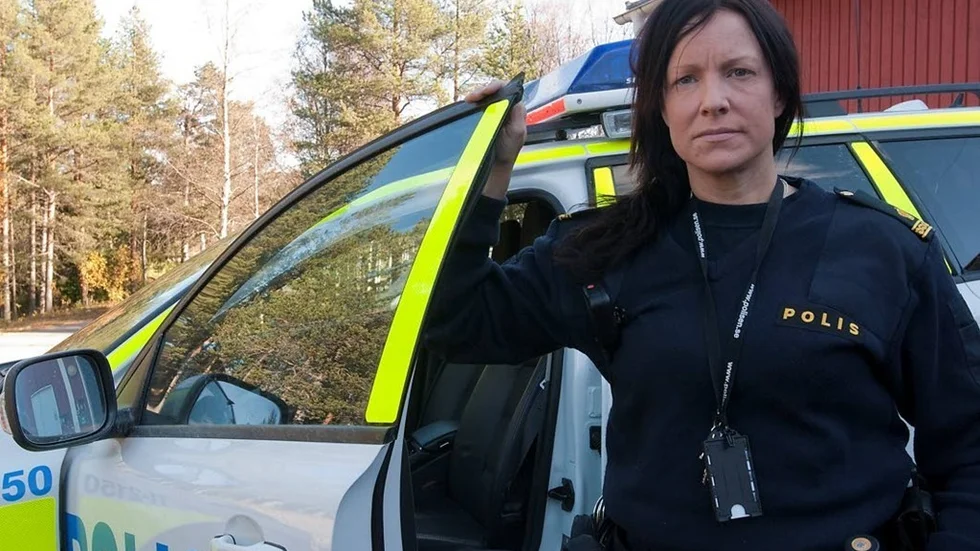 Maria Lestander, polis i Arvidsjaur, har gjort en tillbudsanmälan angående arbetsklimatet i Arvidsjaur. 33 grader i entrén och nästan lika mycket på kontoren är inte acceptabelt.