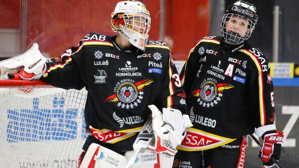 VINNARE. Maria Omberg och Johanna Fällman spelade in tre nya poäng borta mot Modo onsdag kväll.