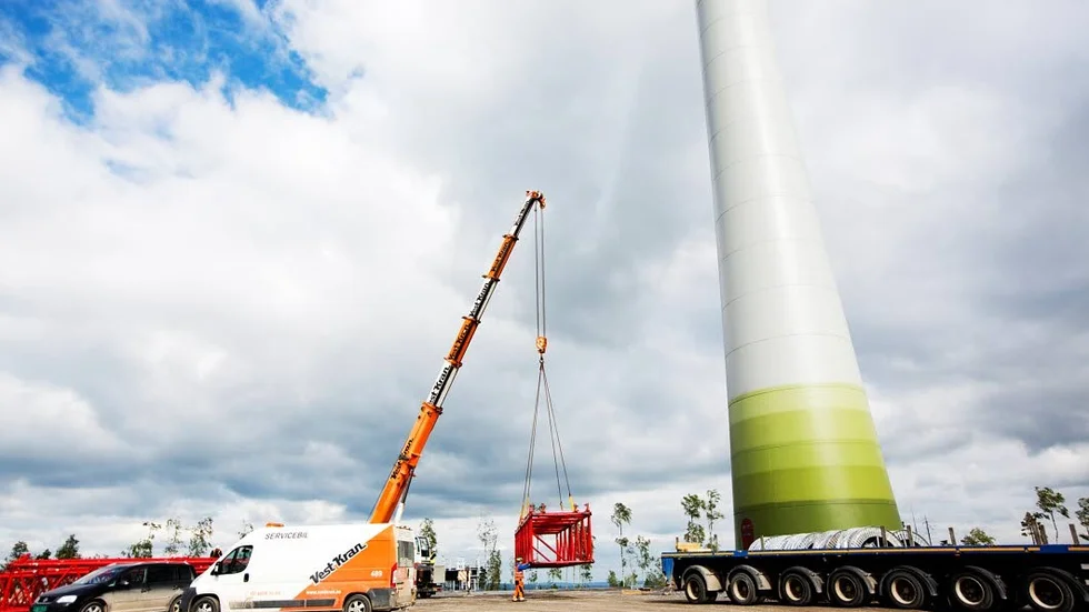 FORTSÄTTER. Under vårvintern fortsätter Enercon projektet med de 77 verken utanför Ersträsk. Enligt planen ska tornen börja resas till hösten.