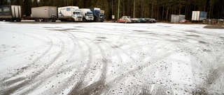 Tjuvar tömde parkerad långtradare
