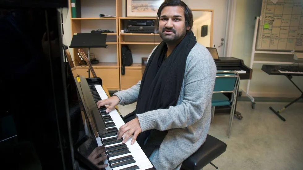 Besparingar. "Det är bedrövlig, det är barn och ungdomar som drabbas" säger Thomas Andersson, sång- och musiklärare vid Piteå Musik och Dansskola
 om de nedlagda körerna.