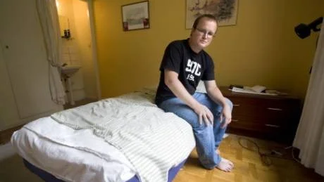 Ingemar Holgersson försökte sluta spela flera gånger innan han dömdes för förskingring. Men han föll hela tiden tillbaka i sitt missbruk.