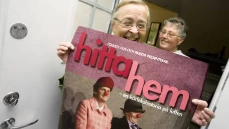 Kerstin Andersson och Yvonne Kälvius i Skärblacka Folkets Hus-förening laddar för höstens andra barnteater, Hitta hem, som arrangeras på söndag. Foto: Robert Svensson