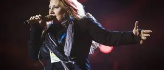Halsont och hiss hotet mot Sarah