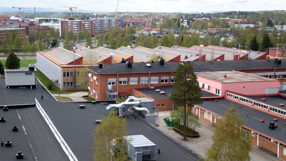 Problemen med vattenskador verkar aldrig ta slut vid Strömbackaskolans gymnasium. (Arkivbild)
