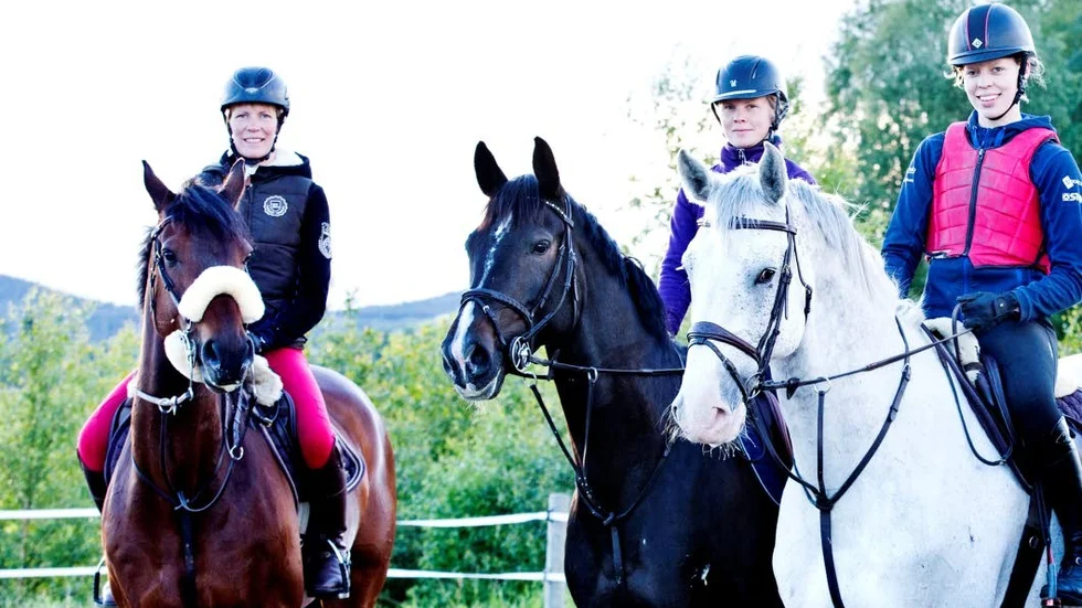 Linda Marklund, Marie Viklund och Wilma Marklund är tre av Piteå Ridklubbs ryttare i helgen. (Arkivbild)