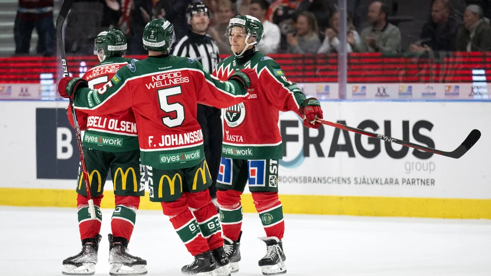 Max Friberg jublar och grattas efter sitt 2–1-mål.