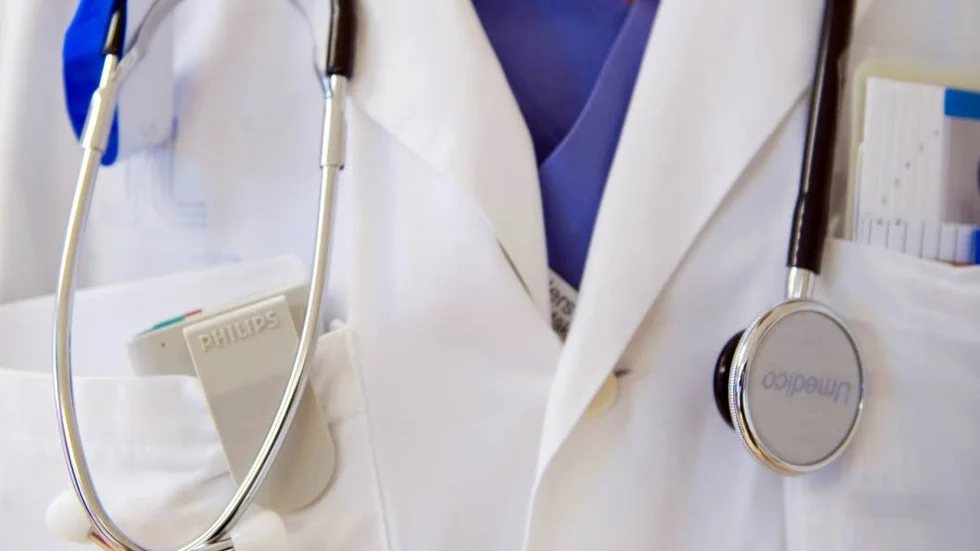 Advokaten till läkaren som förlorade sin tjänst i Älvsbyn efter att ha ertappats för snatteri är kritisk till rapporteringen av fallet. (Arkivbild)