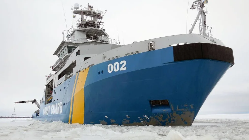 Fartyget Triton har assisterat fartyg vid fem tillfällen till och från Karlsborg.