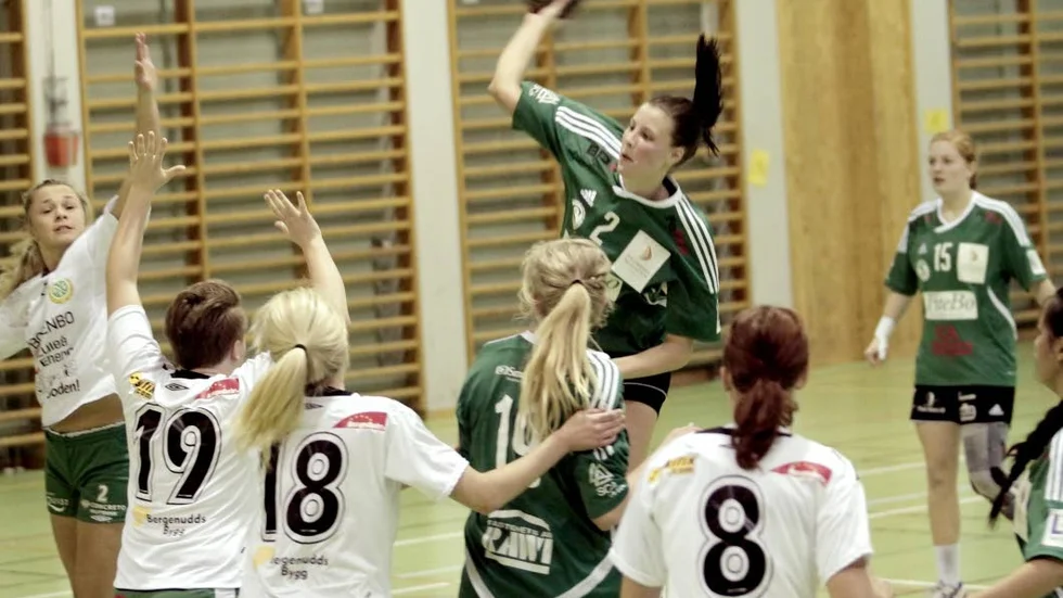 Louise Hedlund (nummer 2) gjorde sju mål för Strömnäs. (Arkivbild)