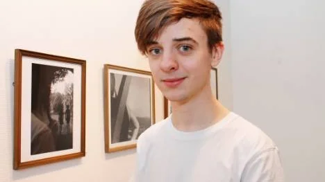 Fred Uggla är den unga forografen som gillar den gamla analoga tekniken.