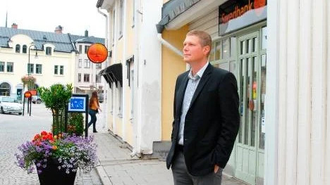 Göran Bergort: Bankchef Göran Bergort på Swedbank tror inte kunder byter bank på grund av att kontanthanteringen försvunnit.