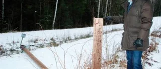 Fyra elljusstolpar nedsågade i motionsspår