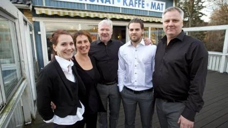 Fredgagården har övertagits av familjerna Kleist och Lundström. Från vänster ses Ida Kleist, Charlotte Kleist, Roger Kleist, Alexander Lundström och Mats Lundström.