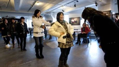 Den förödande naturkatastroften tycktes först komma ivägen för de japanska ungdomarnas Norrköpingsbesök. Men nu är de här. Tio japanska ungdomar från Ritsumeikan Keisho High School i Sapporo.