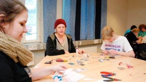 Jenny Hellman går i ettan på industriprogrammet på CNG och fungerade som handledare till Jonatan Berggren-Nordmark och Rasmus Ericsson.