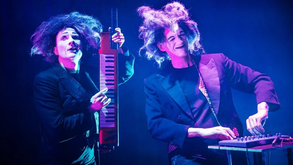Timo Ruuskanen och Tuukka Vasama står för manus, regi och skådespeleri i tolkningen av Mary Shelleys klassiker "Frankenstein".