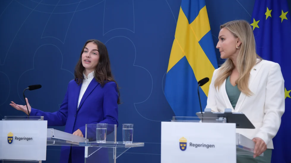 En gyllene lösning kallade klimat- och miljöminister Romina Pourmokhtari (L) och energi- och näringsminister Ebba Busch regeringens kombination av sänkt drivmedelsskatt och höjd reduktionsplikt på pressträffen den 27 augusti.