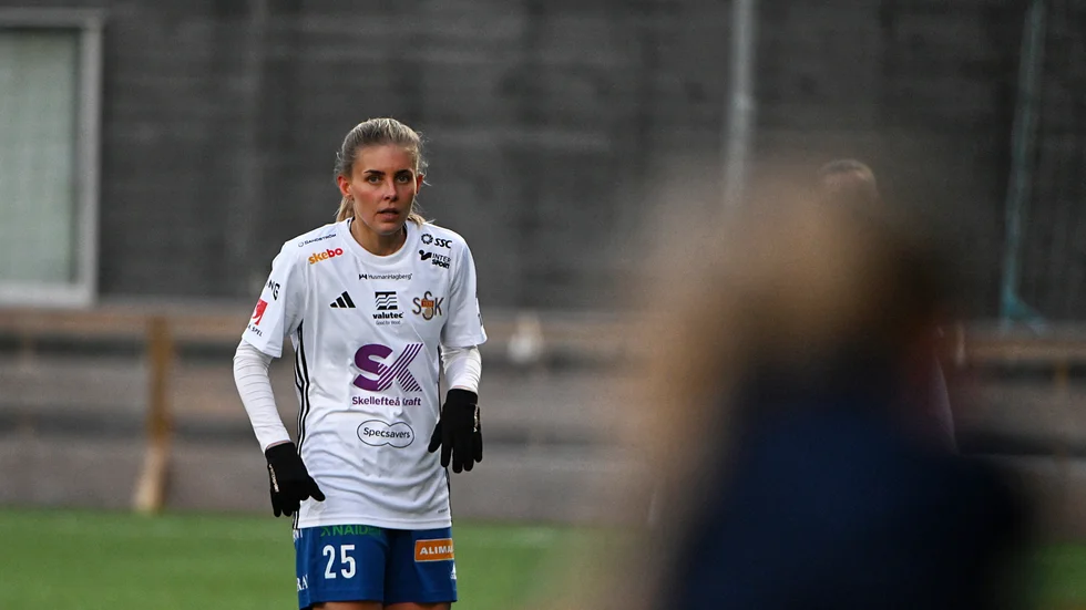 Sofia Lindmark stannar i Sunnanå SK över säsongen 2025.