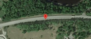 Olja på vägen stör trafiken på väg 55