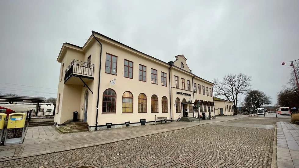 Motala kommun undersöker behovet av kamerabevakning på stationen efter att allmänheten uttryckt oro över otrygghet, nedskräpning och skadegörelse.