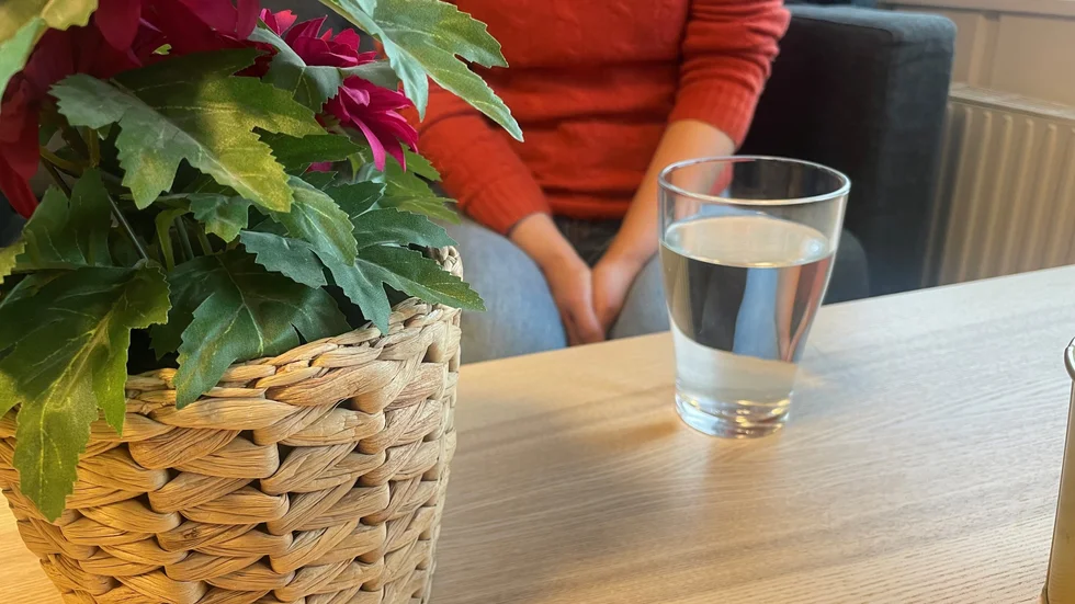 "Det är jättejobbigt. Jag känner så klart en väldig skuld." säger Julia.
