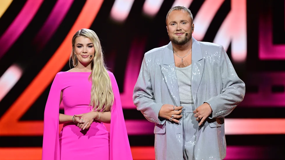 Programledarna Kristina Petrushina "Keyyo" och Edvin Törnblom ska hedra offren i Örebro i kväll.
