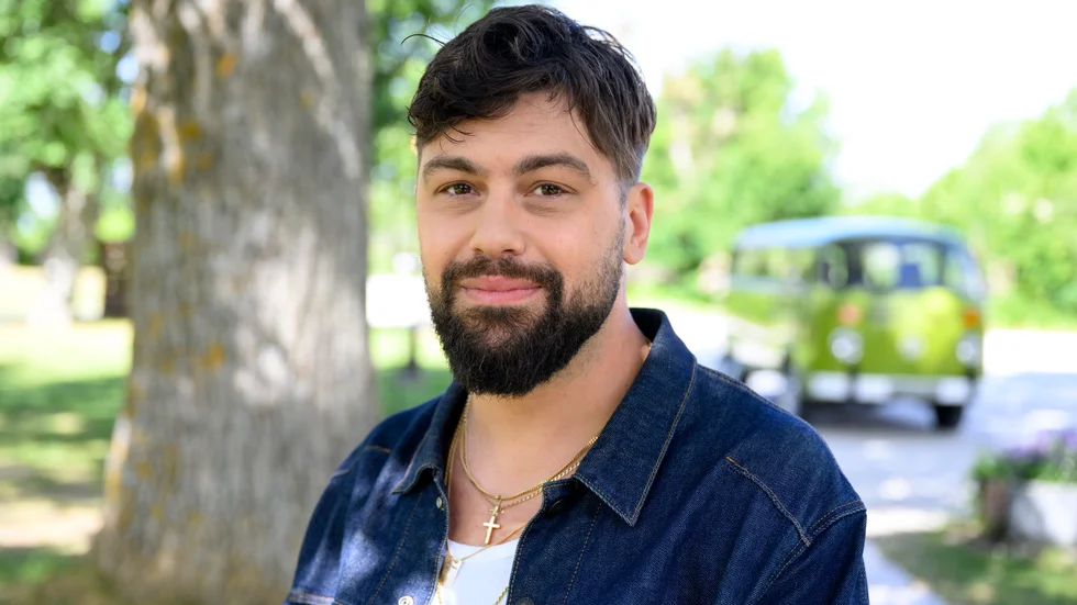"Det är jättetragiskt med Örebroattentatet och mina tankar går till familjerna och de tio offren", säger Simon Superti. 