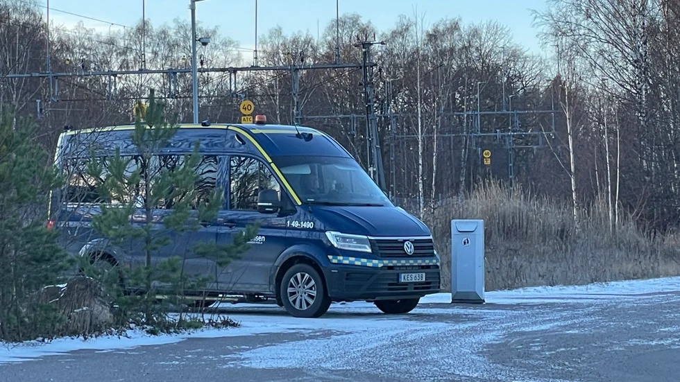 Ett stort antal poliser är på plats i Oxelösund.