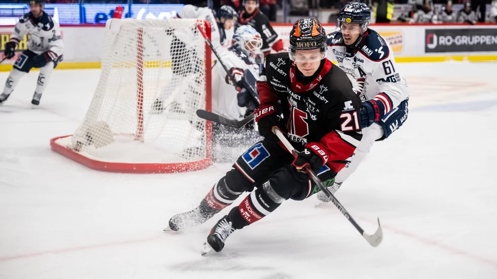 LHC:s Markus Ljungh på efterkälken i Örebro.