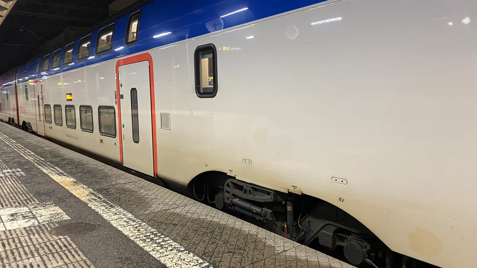 Ett Mälartåg fullt med passagerare fastnade mitt i skogen utanför Eskilstuna. Det på bilden är inte det aktuella tåget.