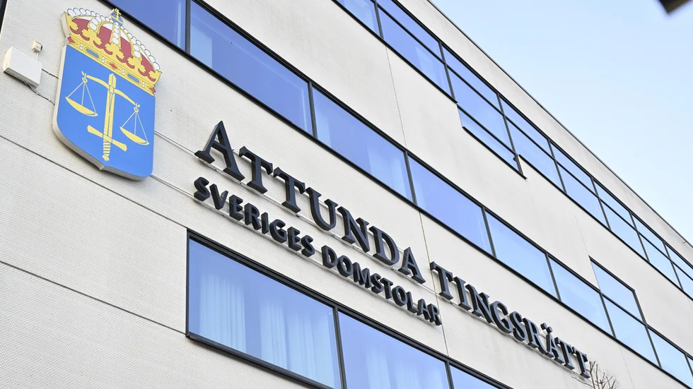 Bedrägerirättegången som inleddes i Attunda tingsrätt i Sollentuna på måndagen är planerad att pågå till mitten av april.