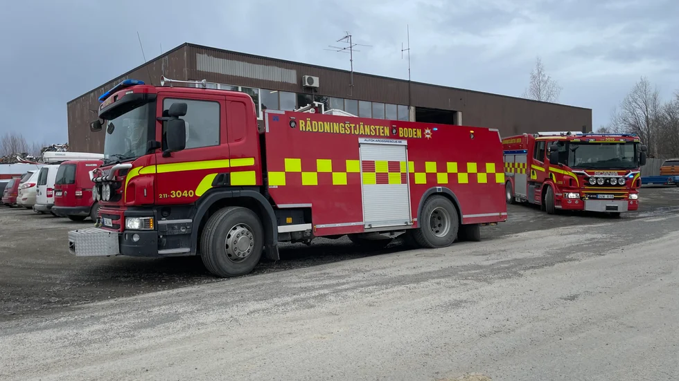 Tre enheter var framme på platsen vid klockan 12. 