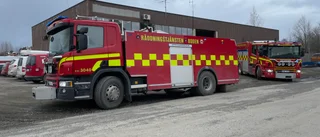 Larm om garagebrand i Boden – lastbil i lågor