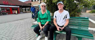 Efter kritiken – nu är bänkarna tillbaka på torget