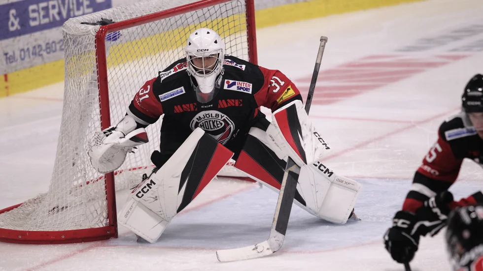 MHC-målvakten Mike Sjöberg räddade 34 skott mot Pantern.