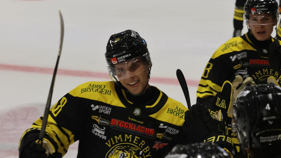 Oskar Hassel blev premiärskytt för Vimmerby i Hockeyallsvenskan.