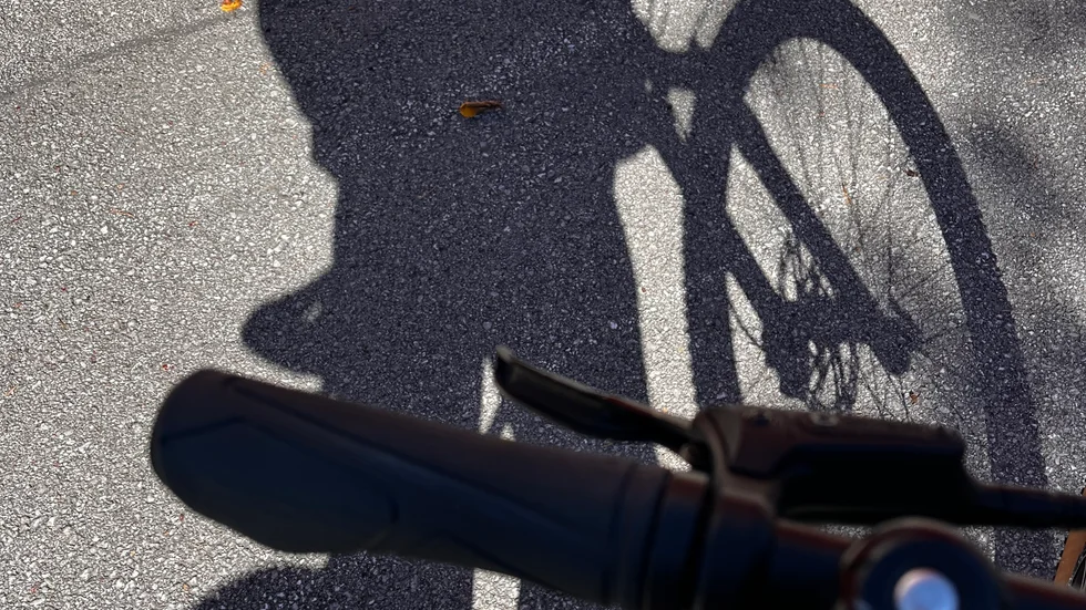 Cyklister och gående kan känna sig tryggare efter de sänkta hastigheterna i Visby, anser Maya Arfvidson.
