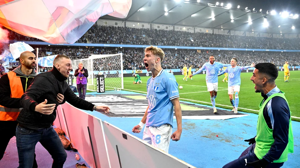 Malmö FF:s Hugo Bolin jublar efter sitt 2–1-mål mot IFK Göteborg.