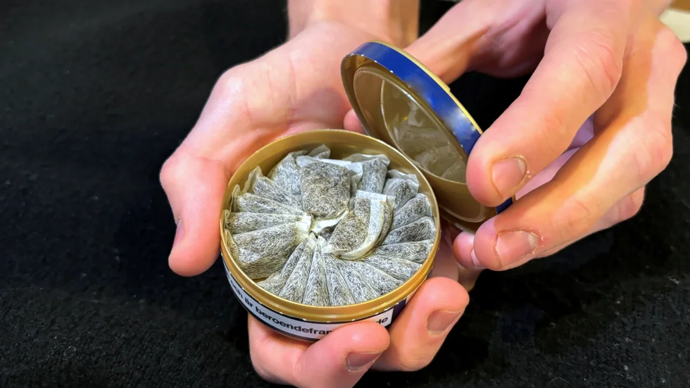 Under fredagen 1 november sänks skatten på snus samtidigt höjs skatten för bland annat cigaretter och röktobak. Så agerar lokala butiksägare i Eskilstuna när snuset blir billigare.