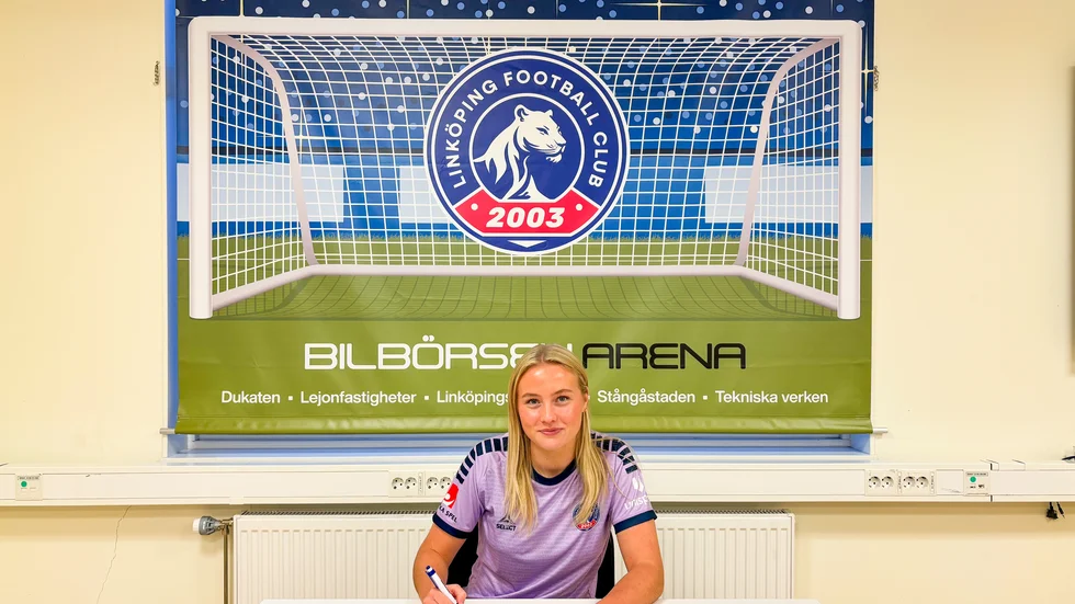 Tyra Andersson skriver på ett nytt tvåårsavtal med LFC. 