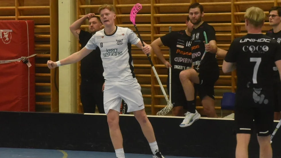 Gustav Öhman jublar över 5–2 för VIBK.