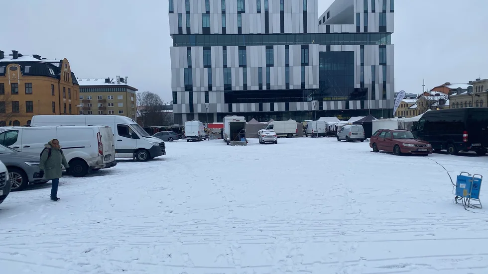 Den anrika marknaden tycks ha fått sig en törn, menar insändarskribenten. Torget var i stort sett tomt i mitten.