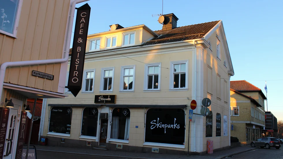 Skinpunks på Storgatan 33 i centrala Vimmerby har gått i konkurs. Företaget har framförallt sysslat med distribution av hudvårdsprodukter.