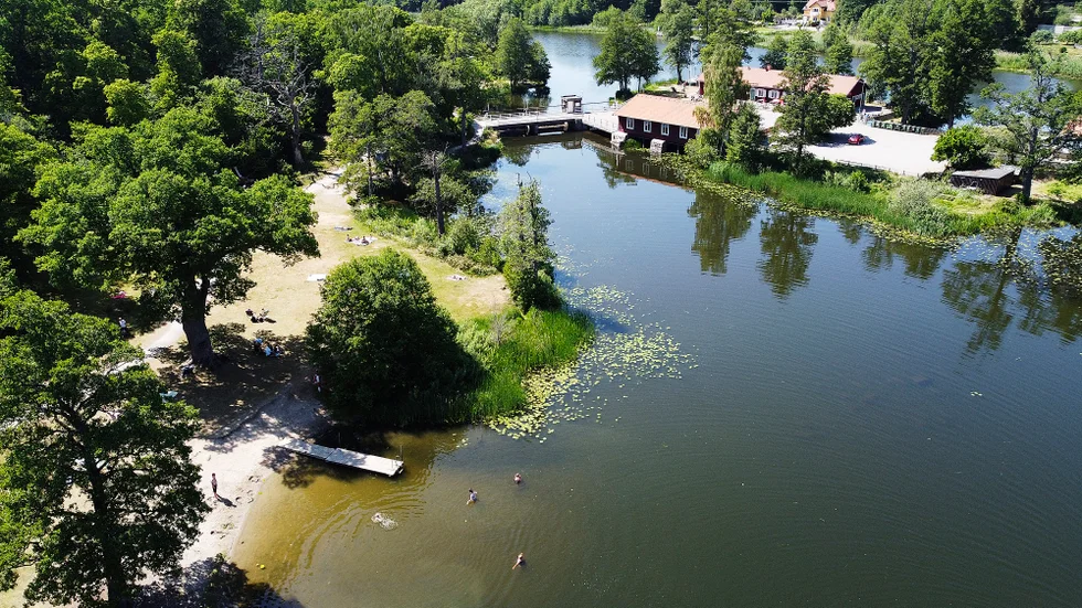 Skjulstabadet i Eskilstuna, en av badplatserna i vår badplatsguide (nedan).