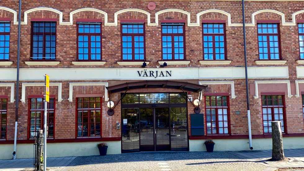 Överförmyndarnämnden i Eskilstuna och Strängnäs, som huserar i Värjan, får kritik av länsstyrelsen i Stockholm gällande bland annat långa handläggningstider.