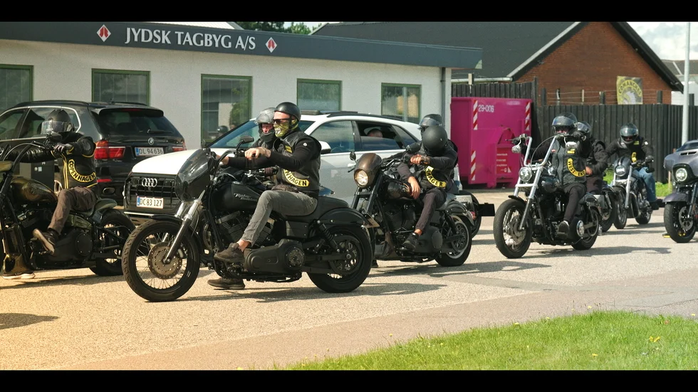 En före detta medlem i motorcykelgänget Comanches MC ska ha varit målet för den 16-årige pojken från Luleå. Tung bevisning mot honom är bland annat konversationer i krypterade appar. Han förnekar brott.