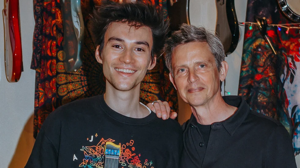 Ola Strandberg har besökt Jacob Collier i London och fick se engelsmannens högkvarter – musikrummet i villan där han växte upp och fortfarande bor kvar i.