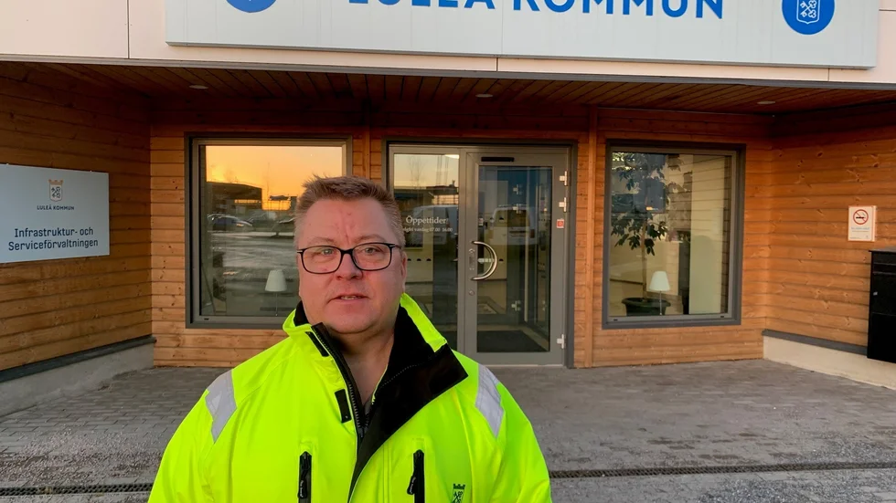 Patrik Ruumensaari, gatuchef Luleå kommun, bemöter en insändare.